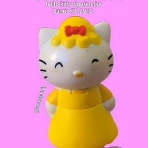 💟Collectables-Hello Kitty Figurine💟